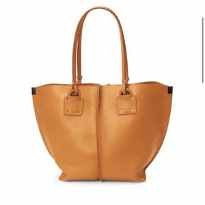 Chloe Medium Vick Leather Tote
